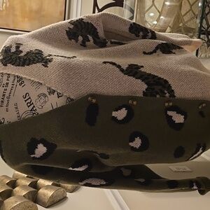 Green and  Beige Leopard Split Pattern Tunic Oversized Chunky Knit Sweater New